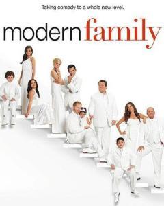 摩登家庭  第三季,家庭新篇章，爱与成长交织